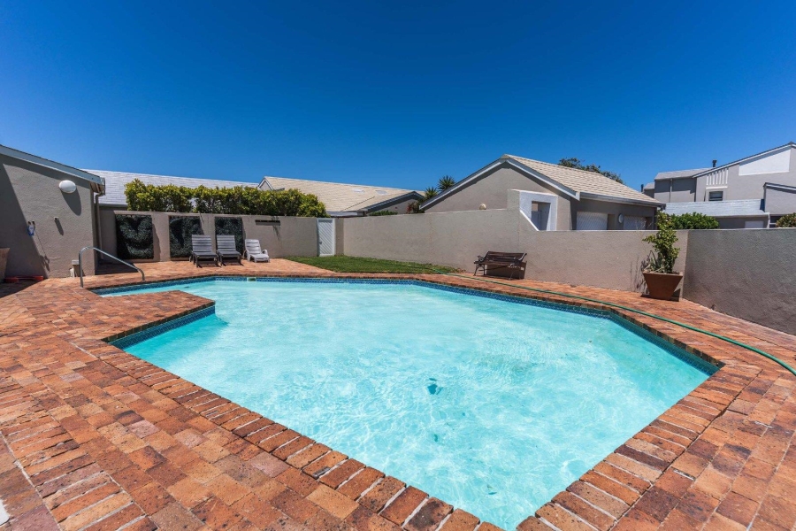 2 Bedroom Property for Sale in Woodbridge Island Western Cape